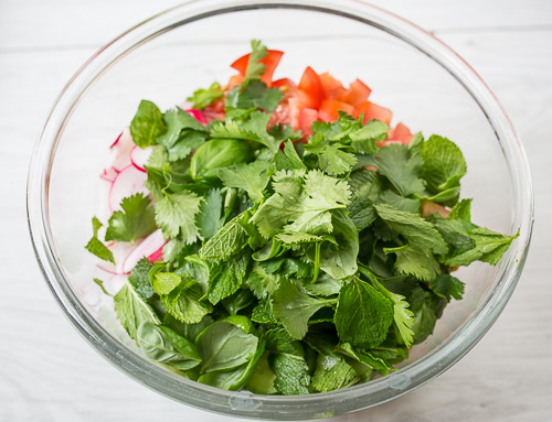 Салат с нутом и хрустящими овощами