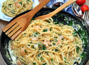 Фото - Спагетти в сливочном соусе с креветками