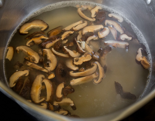 Суп с грибами шиитаке и фрикадельками