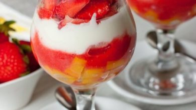 Фото - Клубнично-персиковый десерт со сливочным кремом
