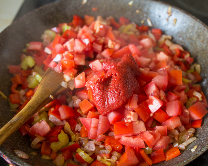 Красная фасоль, тушенная с овощами