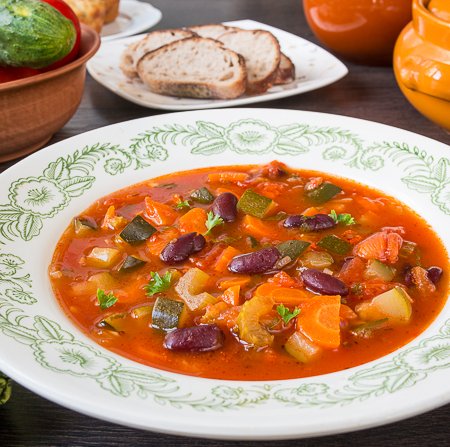Фото - Летний овощной суп с красной фасолью