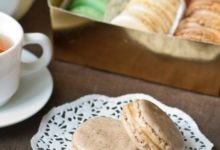 Фото - Пирожные макарон с чаем “Эрл Грей” и соленой карамелью