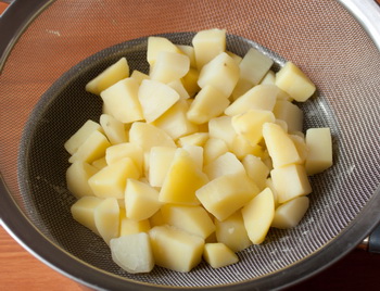 Салат из форели с картофелем и зеленой фасолью