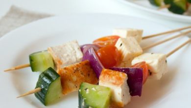 Фото - Шашлычки с курицей, фетой и маринованными овощами