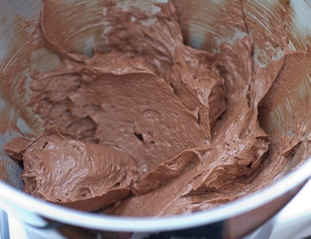 Шоколадное печенье с жемчужным сахаром